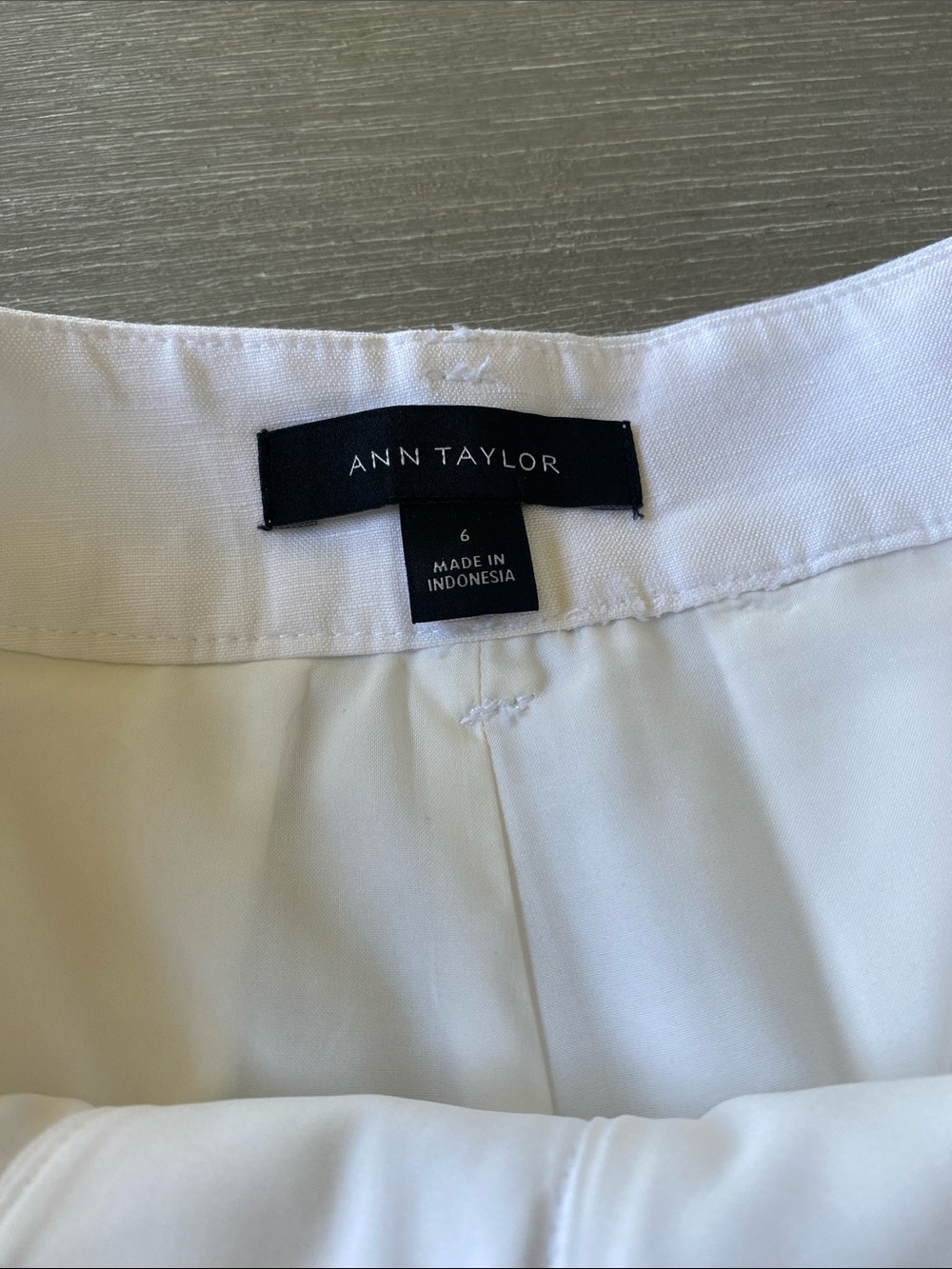 Ann Taylor White Linen Bermuda Shorts size 6 - Picture 2 of 13